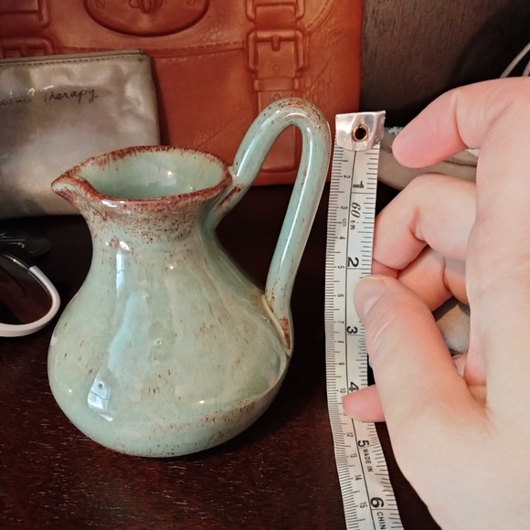 Artist Signed Cottier Pine Ridge Sioux small pitcher - Picture 6 of 6